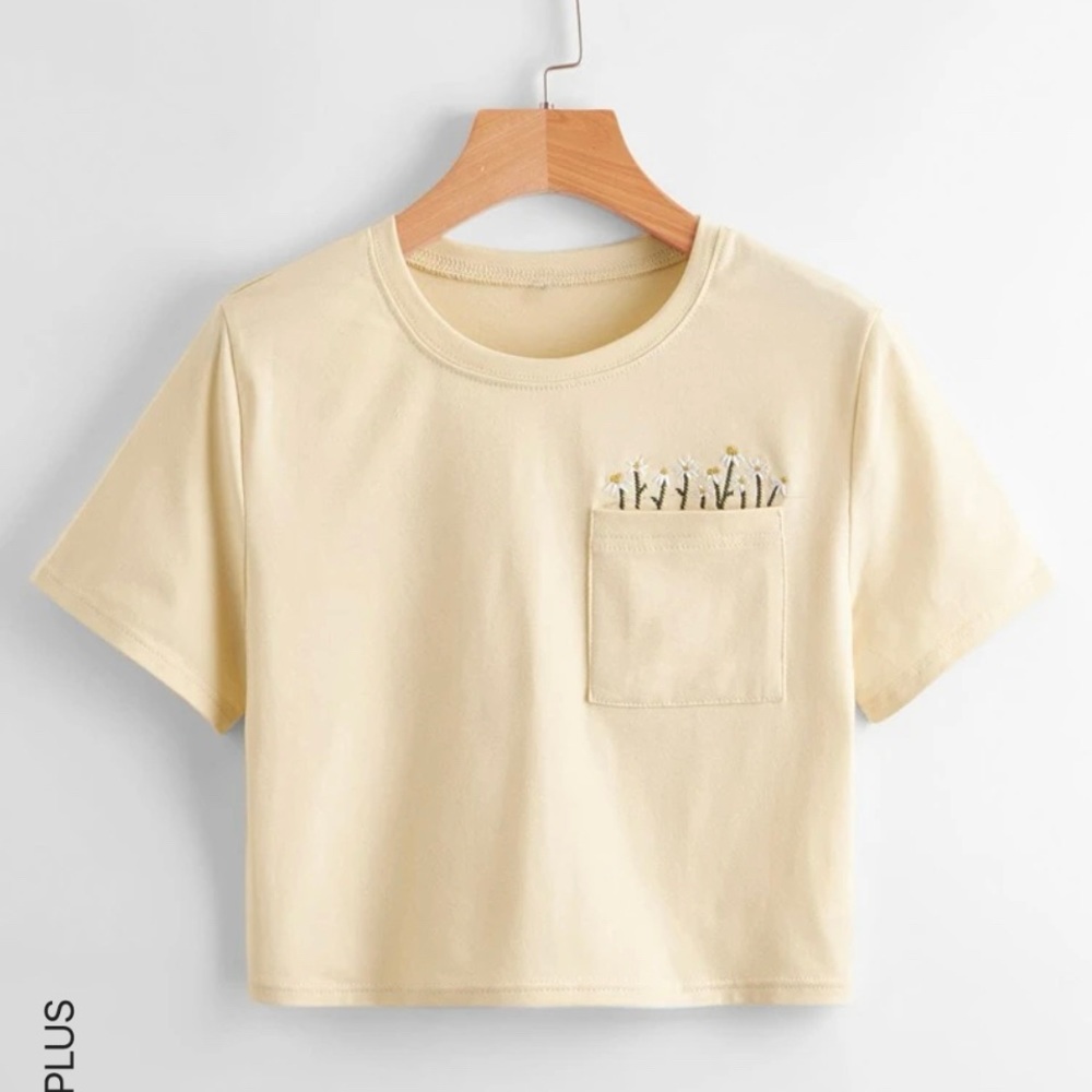 Floral Daisy cream tee